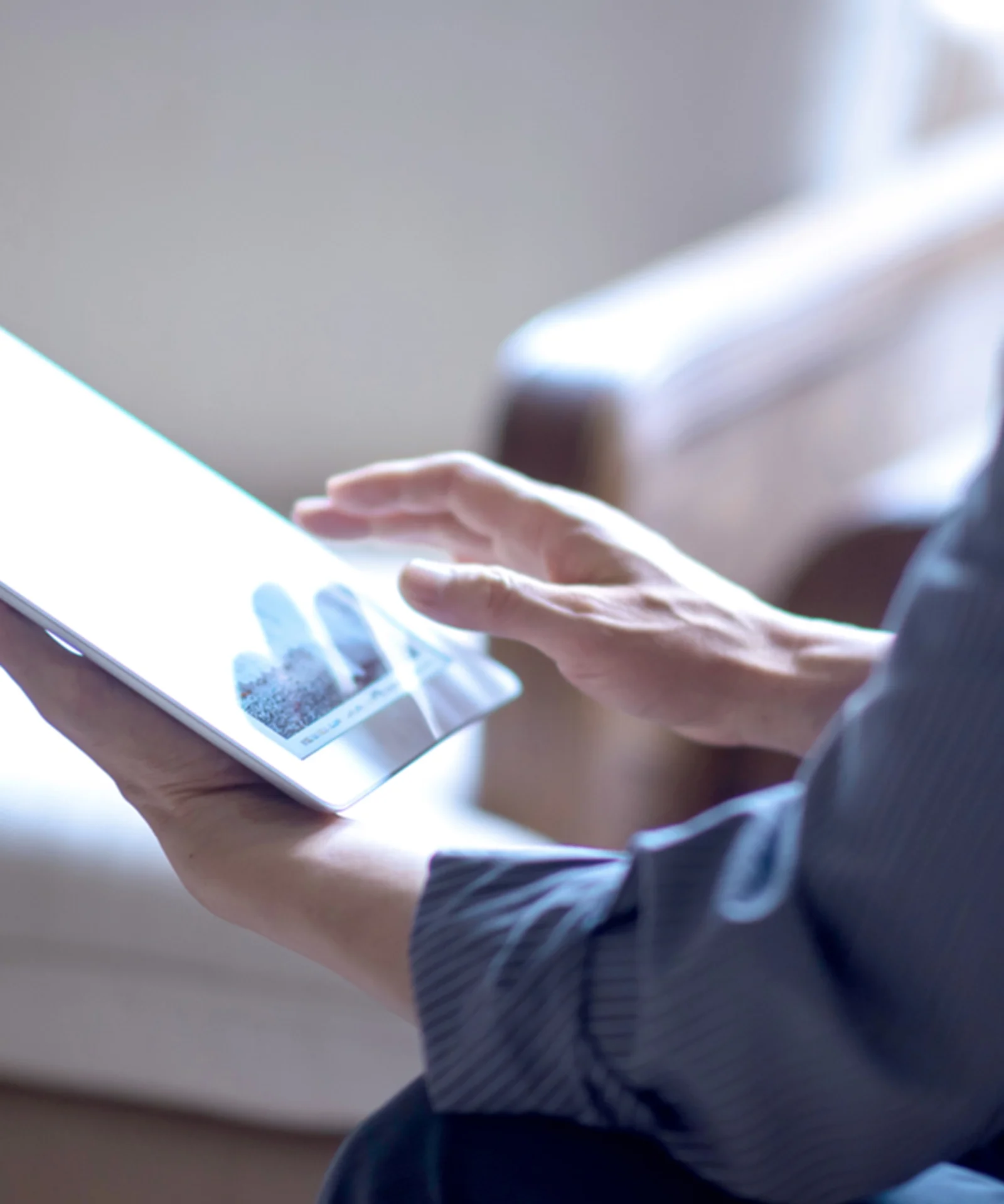 Key visual image representing financial news and reports, featuring a person interacting with a digital tablet, symbolizing the modern access to financial information and updates.