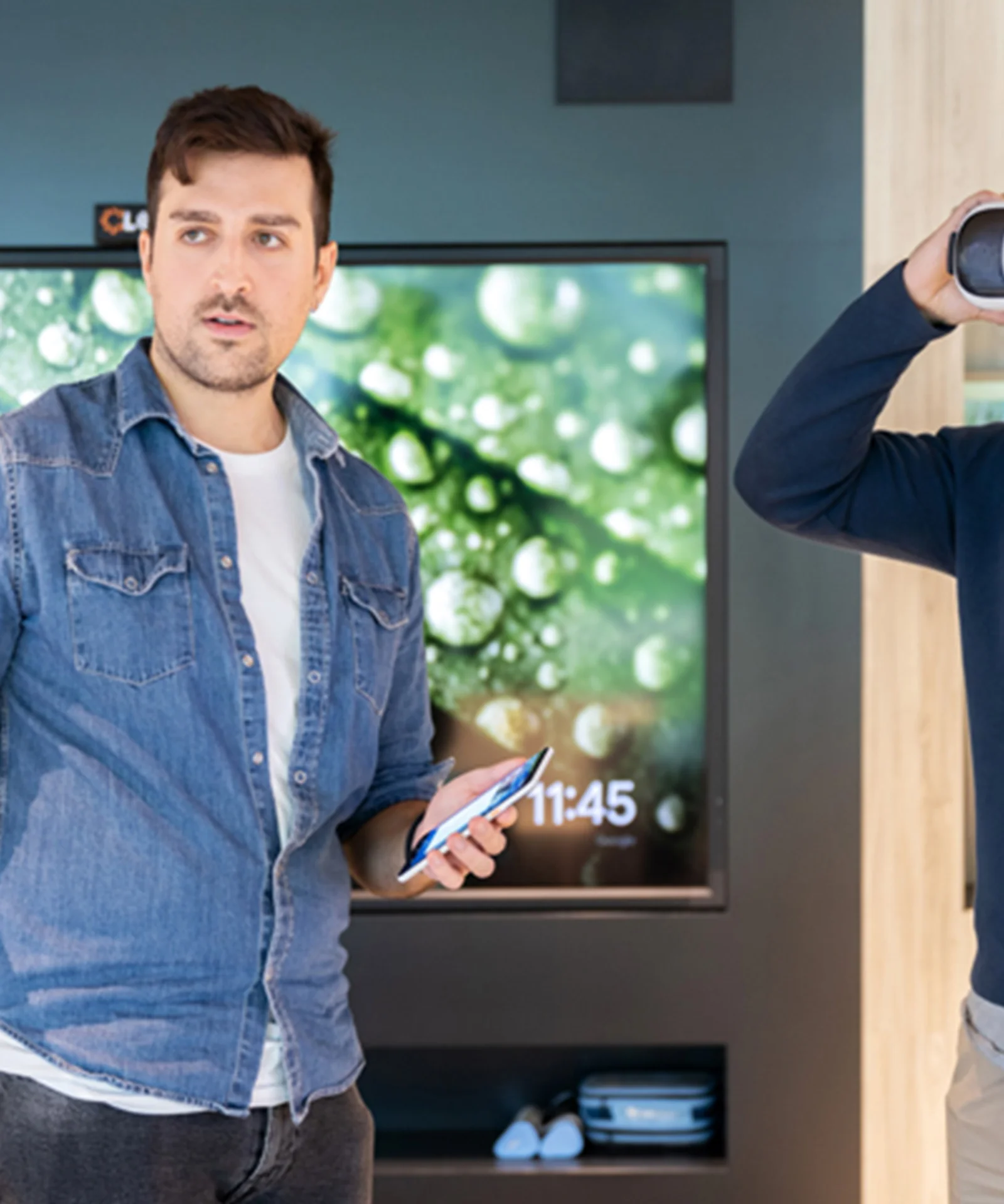 Two men in an innovation lab, one using a virtual reality headset and the other explaining or presenting something, highlighting the use of immersive technologies in modern innovation spaces.