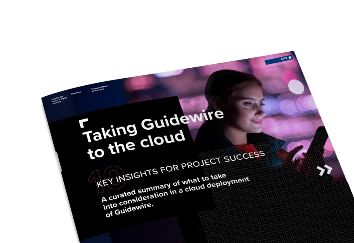 Gros plan d&#039;une publication GFT intitulée « Taking Guidewire to the Cloud », offrant des informations clés pour un déploiement réussi de Guidewire dans le cloud, avec un professionnel utilisant un appareil mobile.